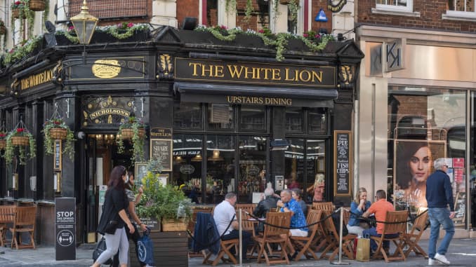 PUBS IN UK ASK FOR COVID CERTIFICATE