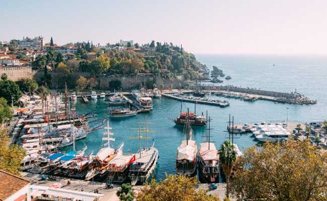 ANTALYA RECEIVES MANY TOURISTS