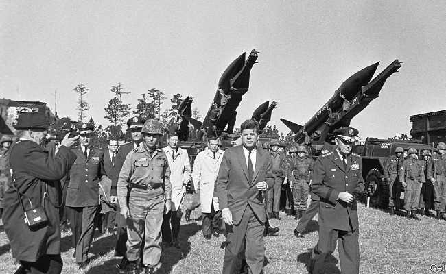 MISSILE CRISIS BETWEEN USA AND SOVIET UNION