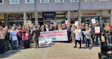 PEOPLE PROTESTING ECONOMY IN TURKEY