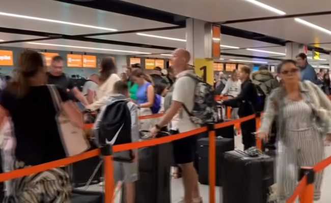 AIRPORTS FLIGHT CANCELLATIONS GATWICK