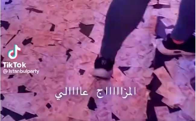 ARAB TOURISTS TURKISH MONEY