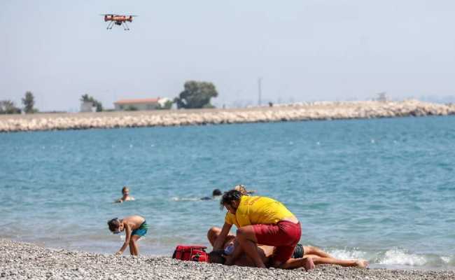 DRONE LIFEGUARD ON SEA