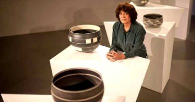 ALEV EBUZZIYA CERAMIC ARTIST