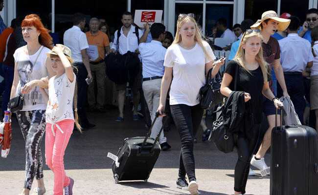 RUSSIAN-TOURISTS 051122