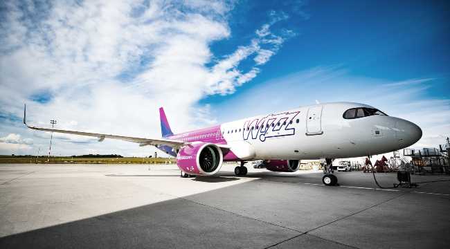 WIZZ AIR AIRPLANE