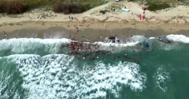 MIGRANT BOAT OFF ITALY SINKS