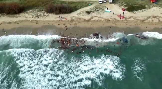 MIGRANT BOAT OFF ITALY SINKS