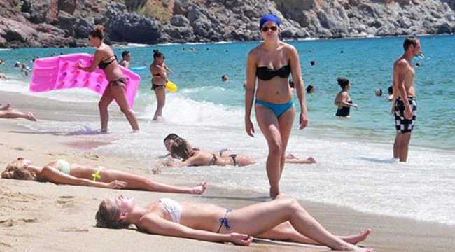 BRITS ON HOLIDAY(1)