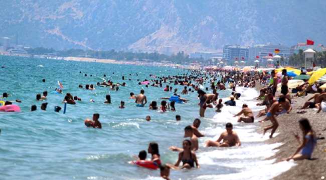 ANTALYA CROWDED BEACH