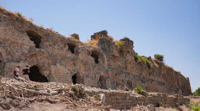 EPHESUS CORESSOS GATE 1