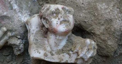 Statues Laodicea Ancient City 1