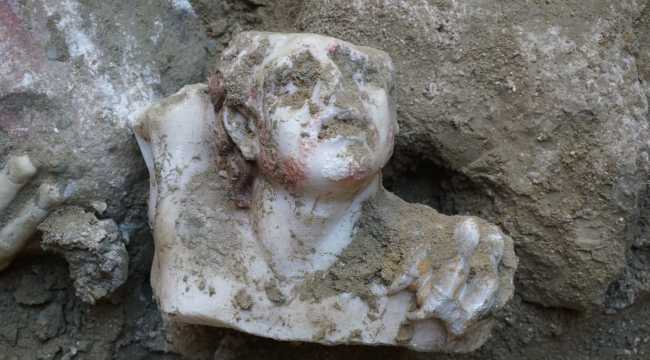 Statues Laodicea Ancient City 1