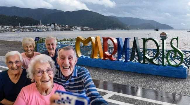 AGED TOURISTS IN MARMARIS