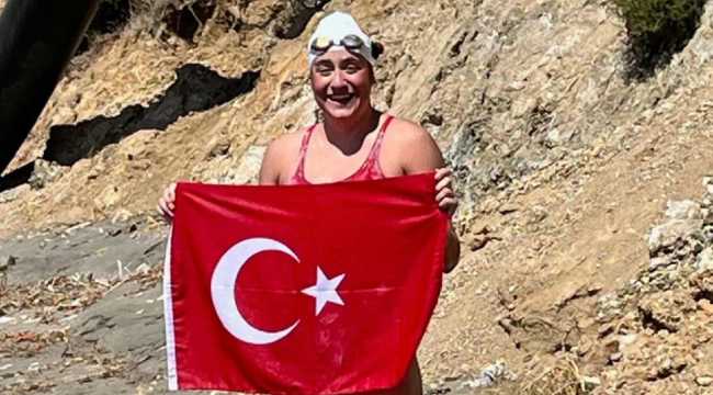 AYSU TURKOGLU TURKISH SWIMMER