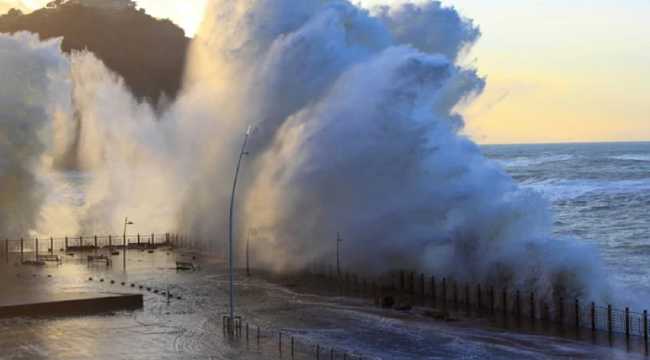 TSUNAMI EARTHQUAKE RUSSIA