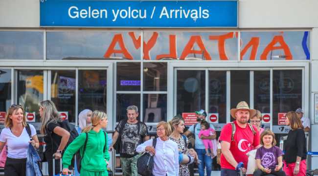 POLISH TOURISTS IN ANTALYA