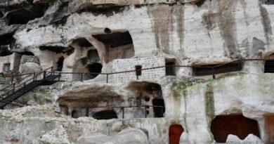 CAVES IN HASABKEYF TURKEY