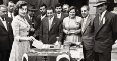 TURKISH WOMEN VOTING