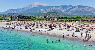 BRITISH TOURISTS FLOCK TO TURKEY